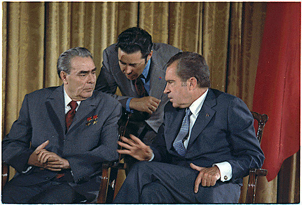 Leonid Brezhnev and Richard Nixon talks in 1973.png